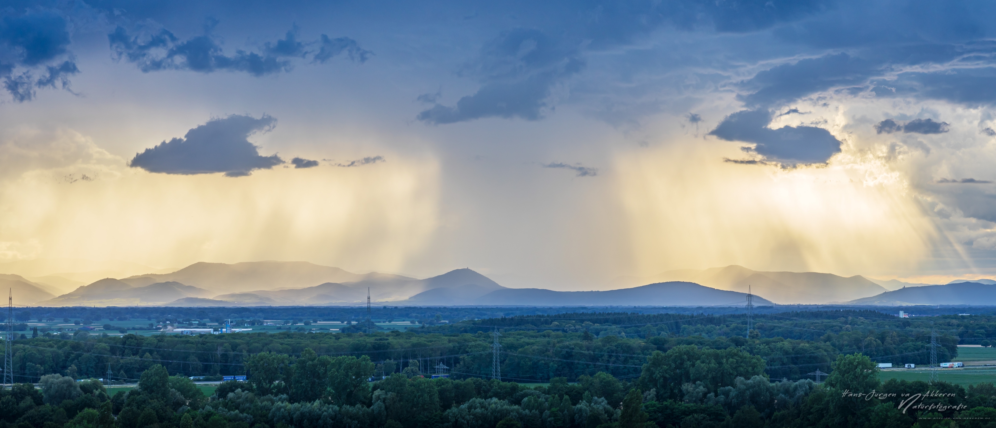 _DM42647 Superzelle bei Kenzingen Blick auf Vogesen